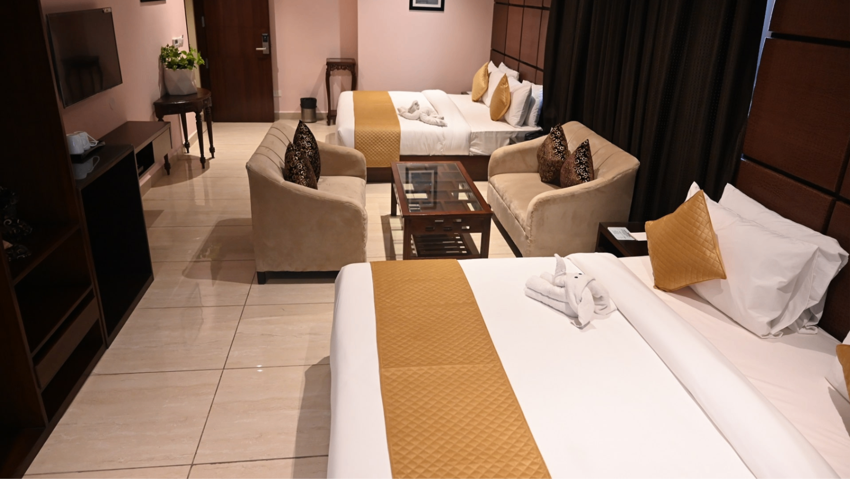 FAMILY SUITE