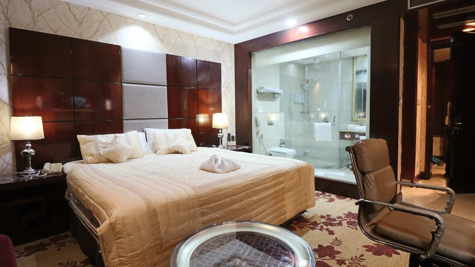EXECUTIVE ROOMS