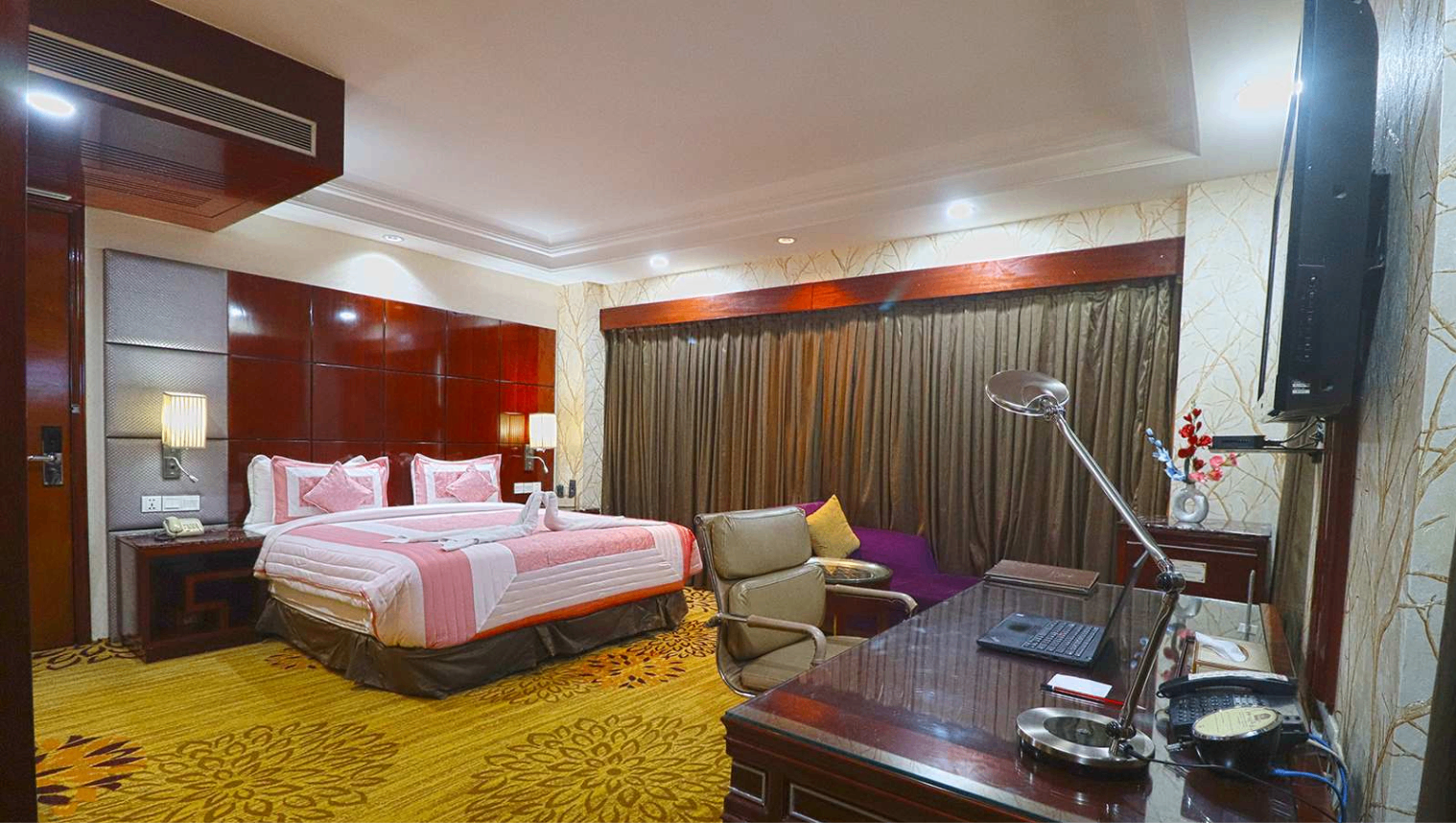 PREMIUM SUITE