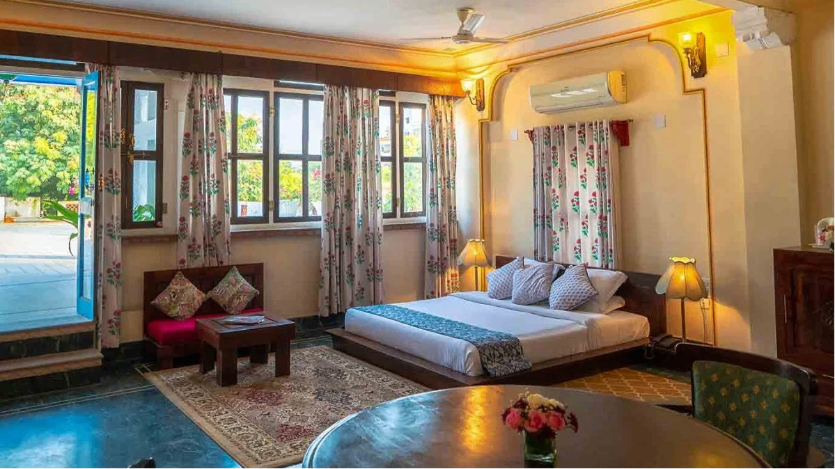 COURTYARD SUITE