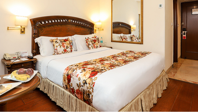STANDARD KING ROOM