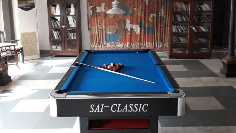 POOL TABLE