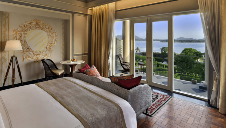 Flamingo Signature Room King Bed
