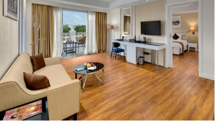 HAZEL SUITE