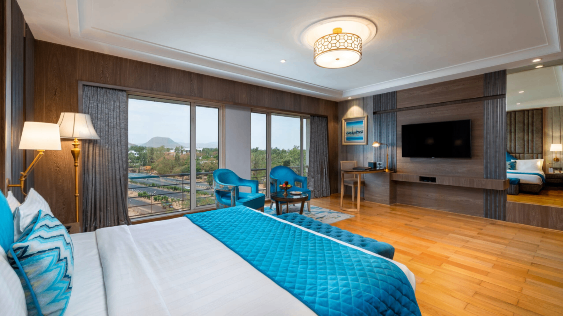  JR. SUITE