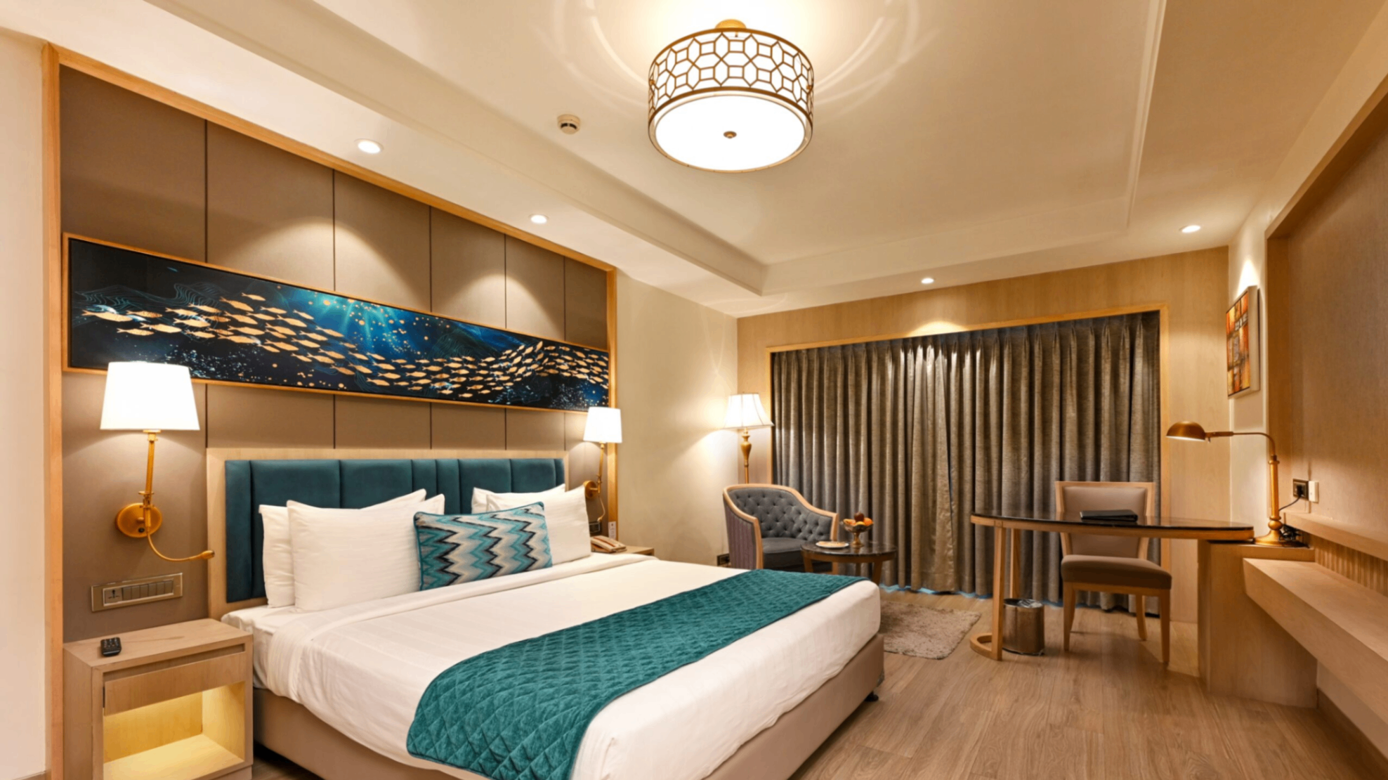 EXECUTIVE ROOM