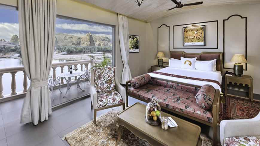LAKE VIEW ROOM