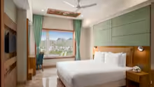 1 King Bed, Deluxe Room, Non-Smoking