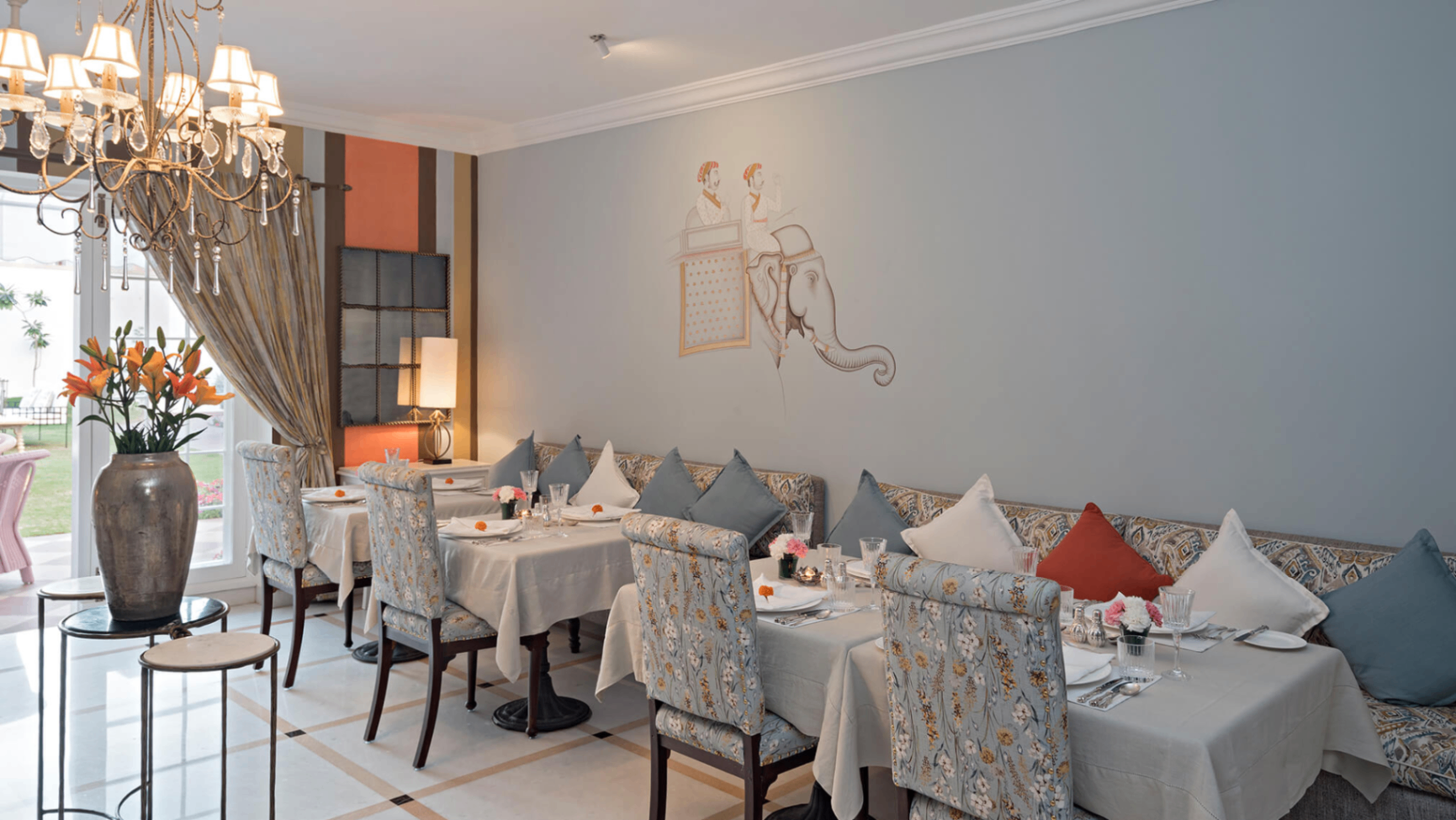 FAMILY STYLE DINING