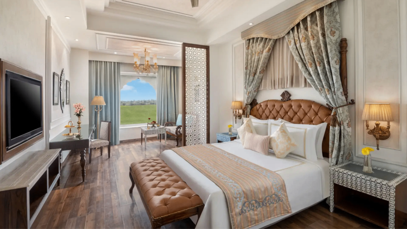CLUB ROYAL ROOM