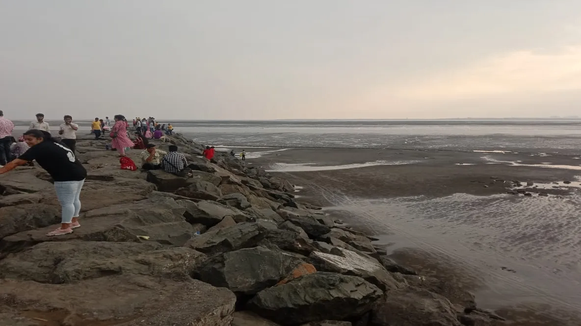 Dumas Beach