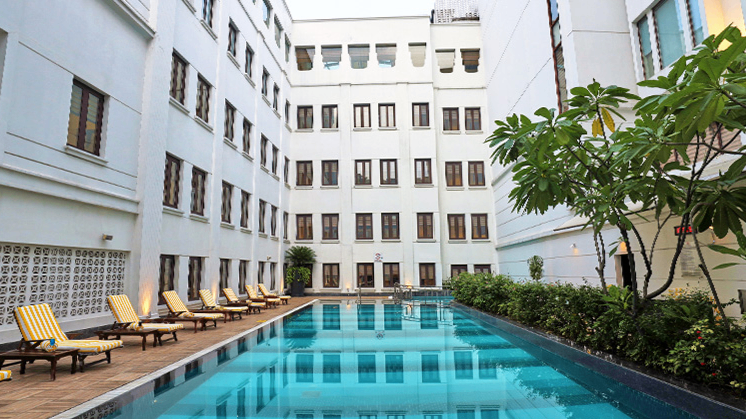 Outdoor Pool with the Juice Bar
