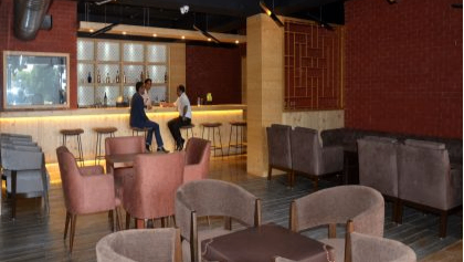 Pine Lounge Bar