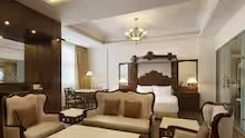 1 King Bed Luxury Suite - Non Smoking