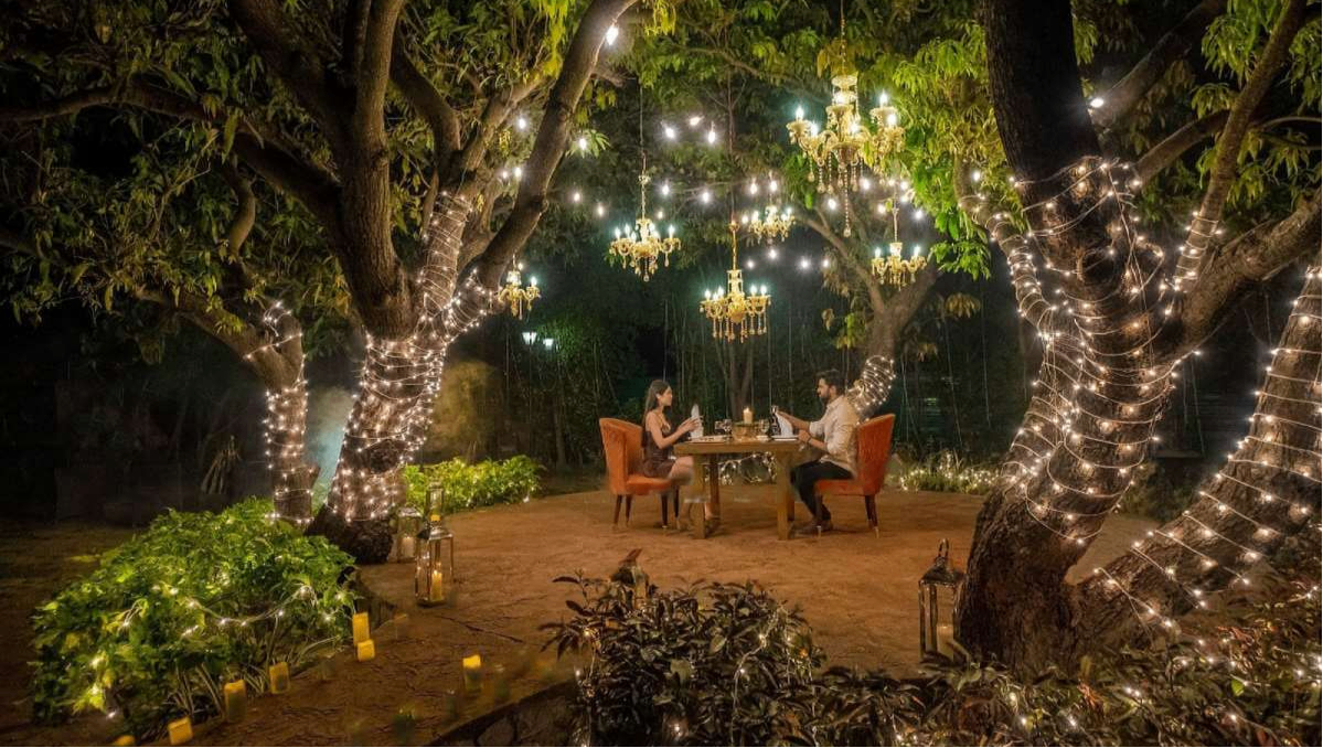 EXPERIENTIAL DINING