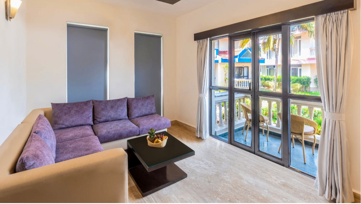 Parlour Pool View Room