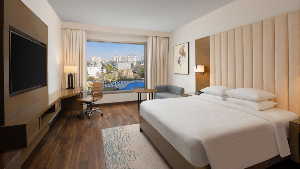 Guest room, 1 King, City view