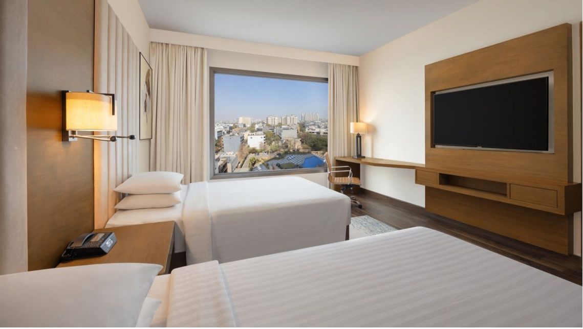 Guest room, 2 Twin, City view