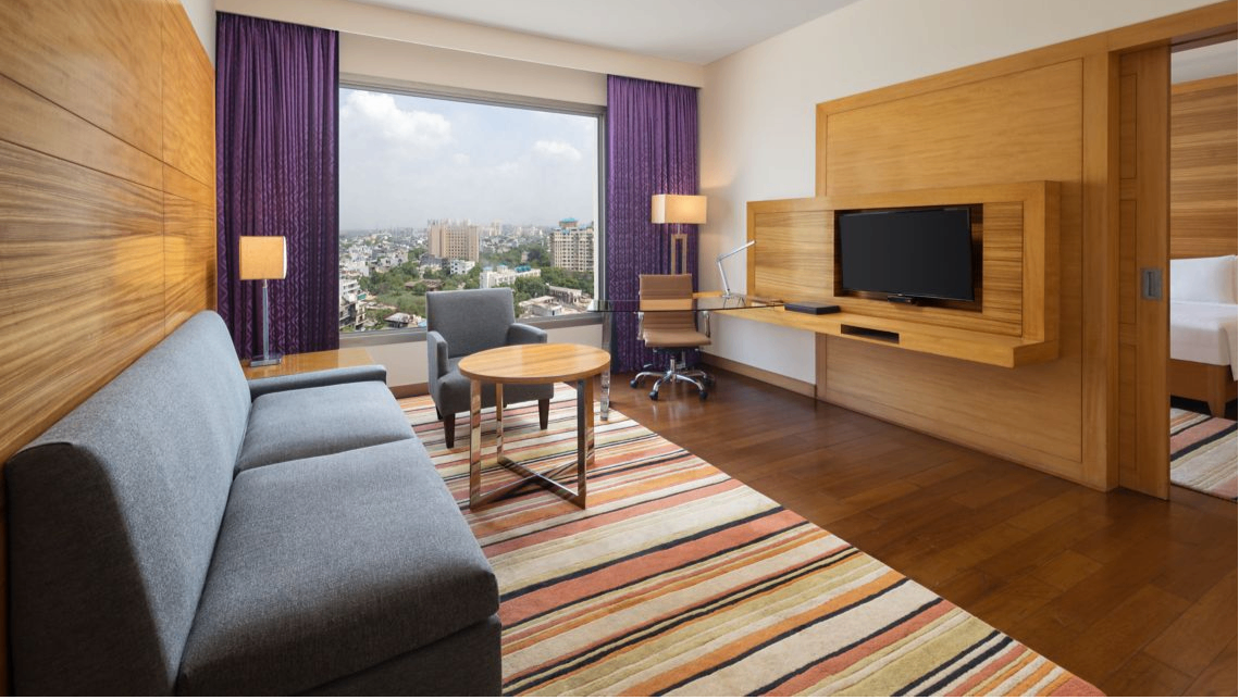 1 Bedroom Executive Suite, 1 King, City view