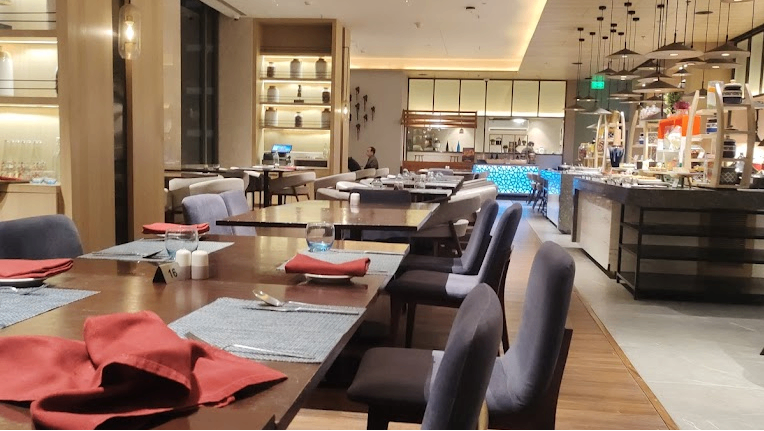 812 CE - Urban Restaurant