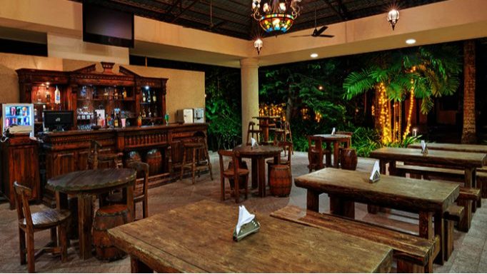 POOLSIDE BAR
