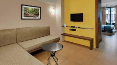 WINTER GREEN ROOM
