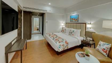 HAZEL SUITE