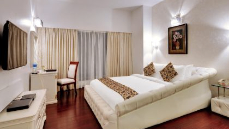 HAZEL SUITE