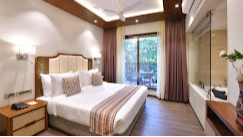 Zuper Deluxz Room
