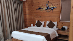 Zuper Deluxz Room
