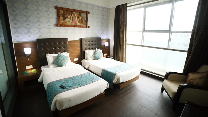 Super Deluxe Twin Bed
