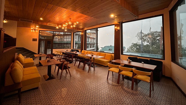  Pool Cafe 