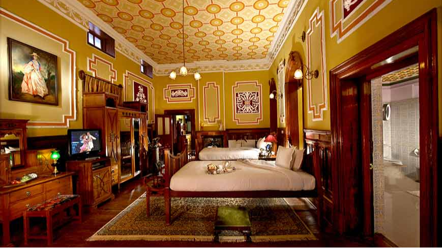 JUNIOR SUITE