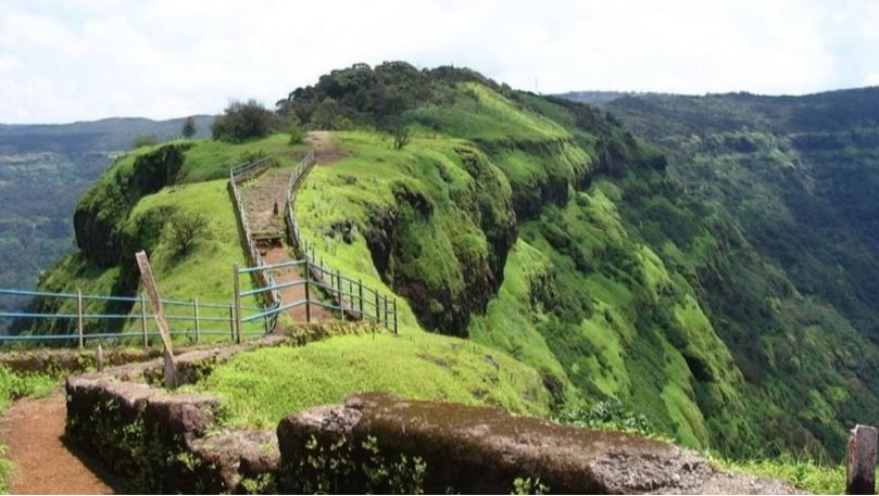 Elphinstone Point