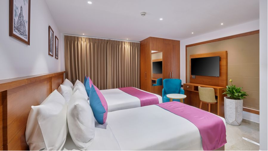 EXECUTIVE ROOM