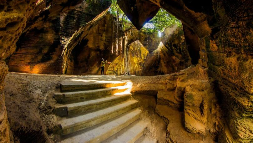 Naida Caves
