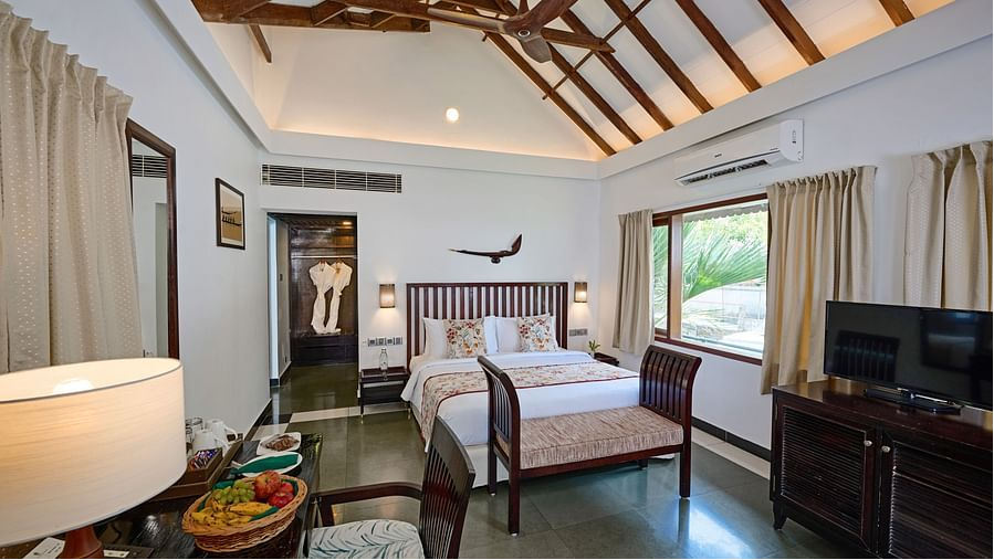 Lakefront Villas with Plunge Pool