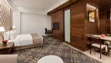 1 King Bed, Junior Suite, Non-Smoking