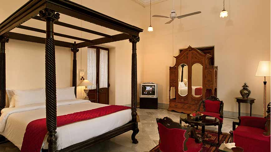 DELUXE ROOM