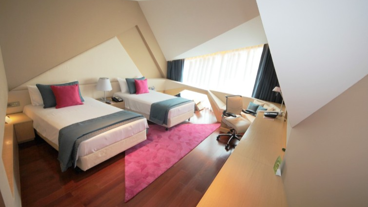 Superior Room City View Twin Bed