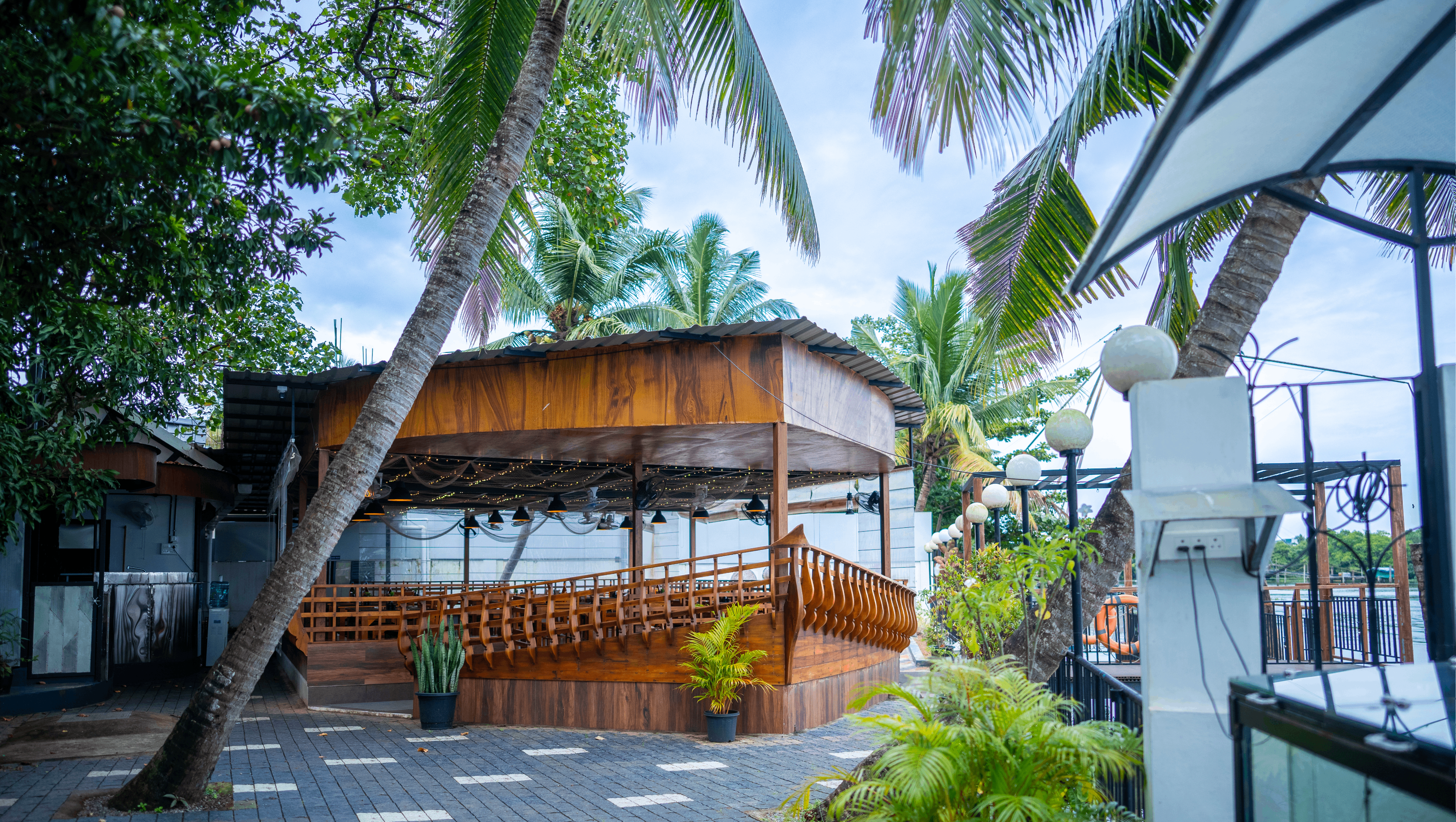 Riverside Grill