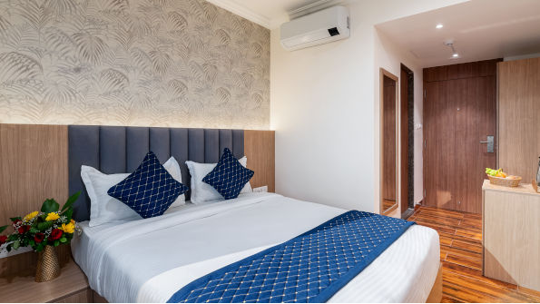 Queen room