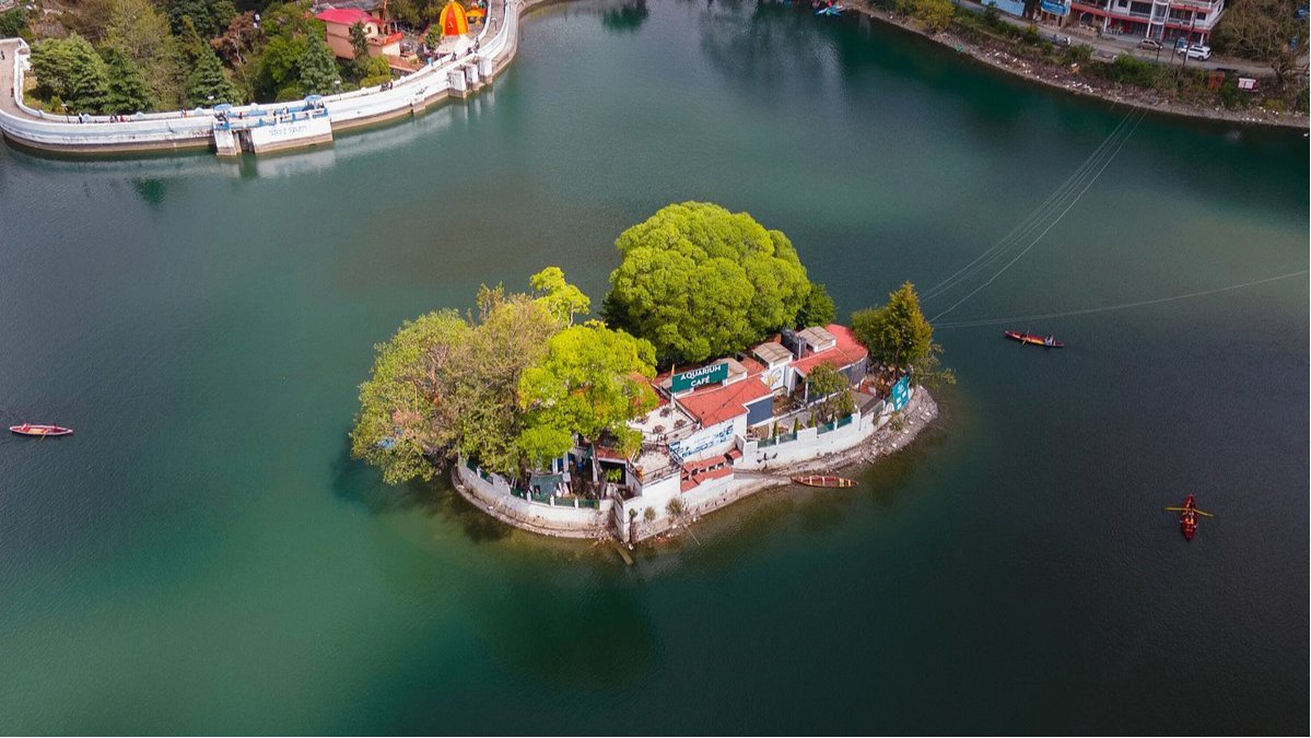 Aquarium Island Cafe by The Lake Hill - Bhimtal