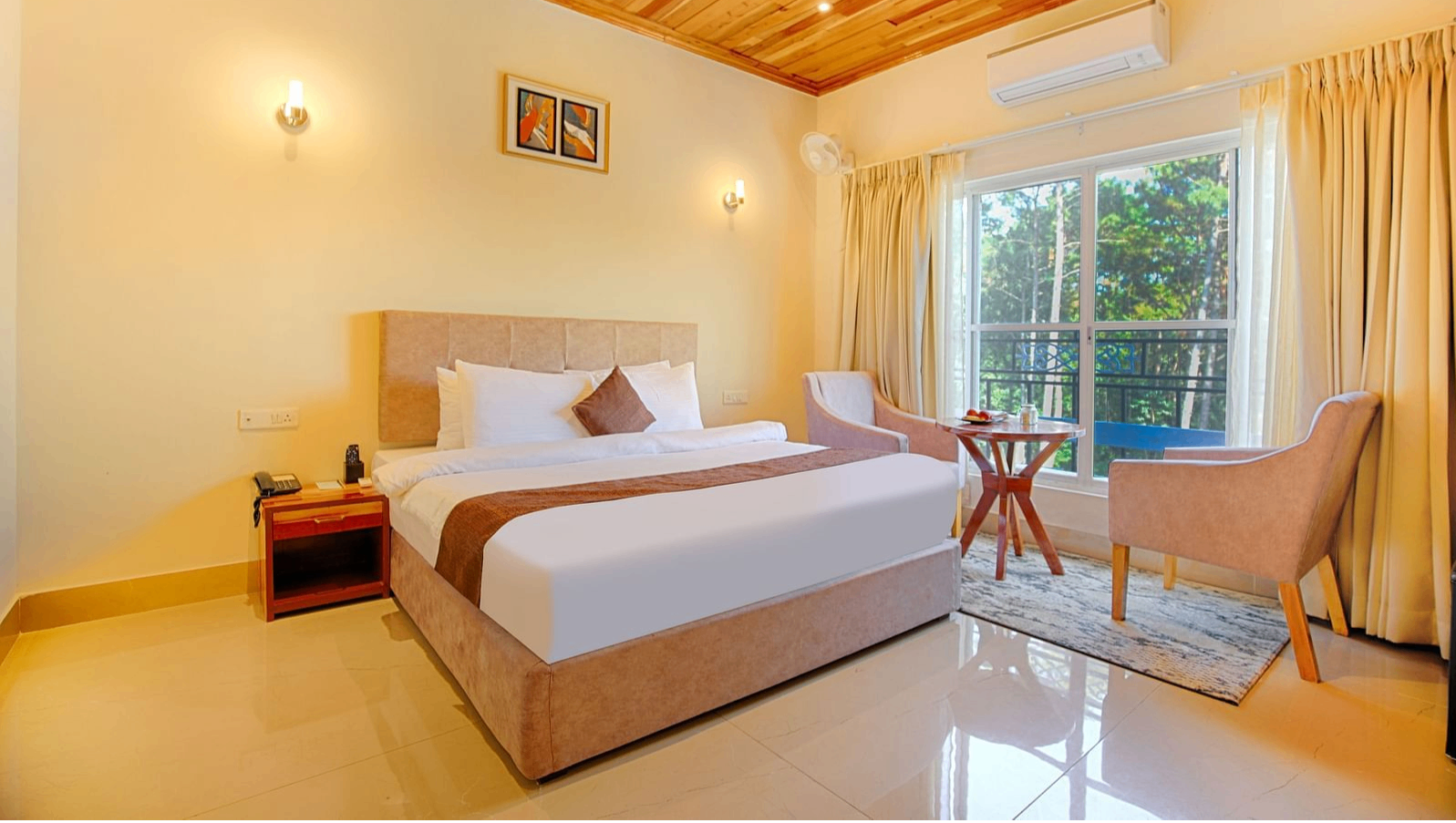 DELUXE ROOM WITH LAKE VIEW & BATHTUB