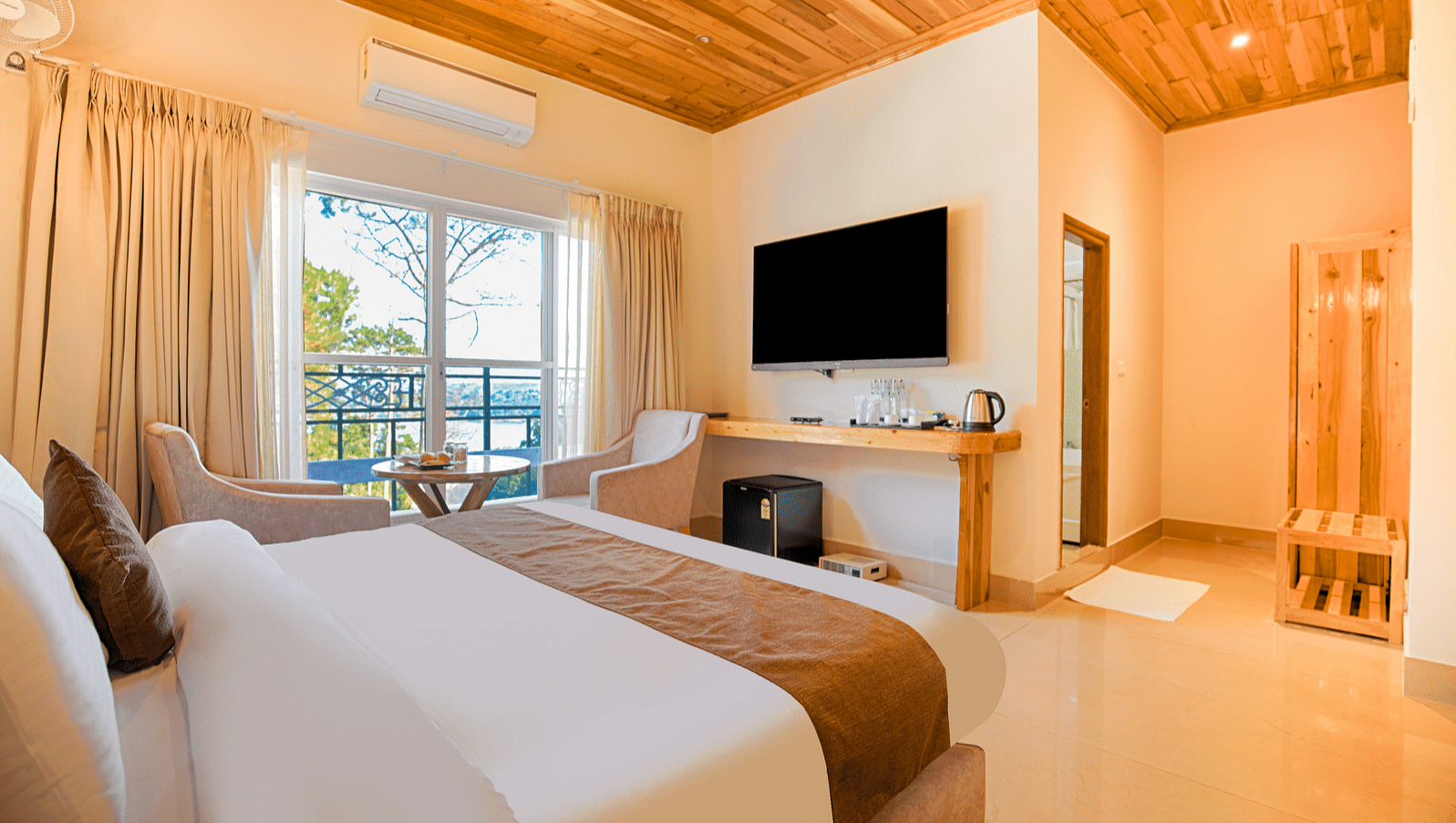 DELUXE ROOM WITH POOL VIEW