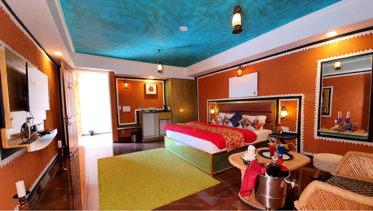 Mud Suite 2-BR Mountain View Balcony & Terrace Rooms
