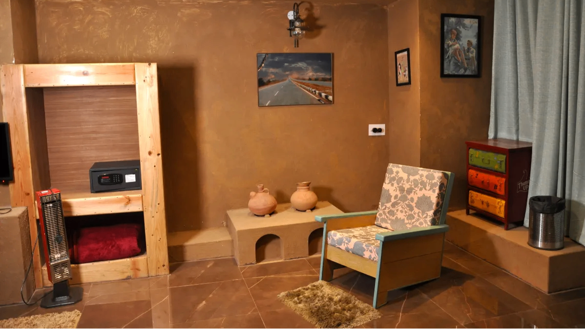 Mud Deluxe Mountain View Lawn Room