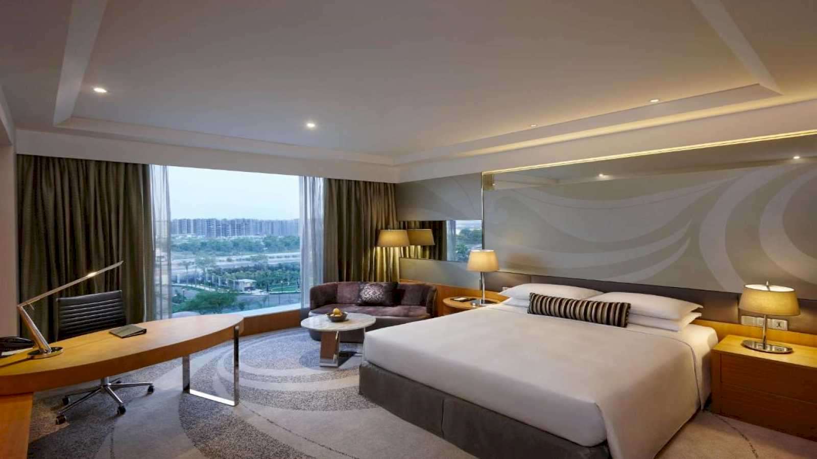 Club King Room
