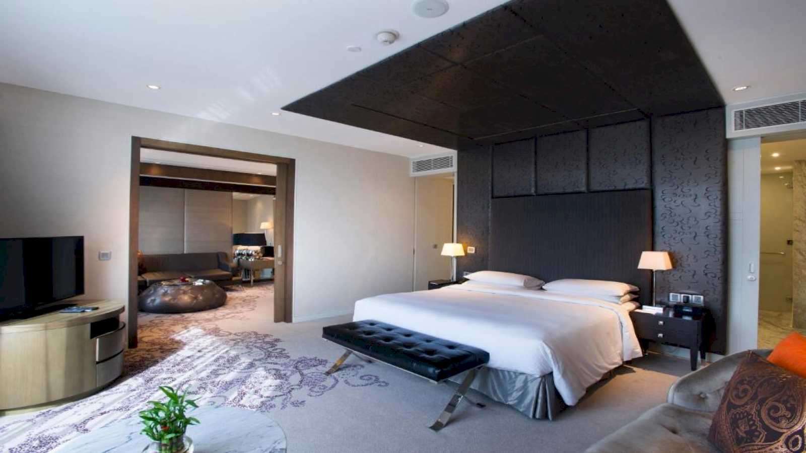 Regency Suite King