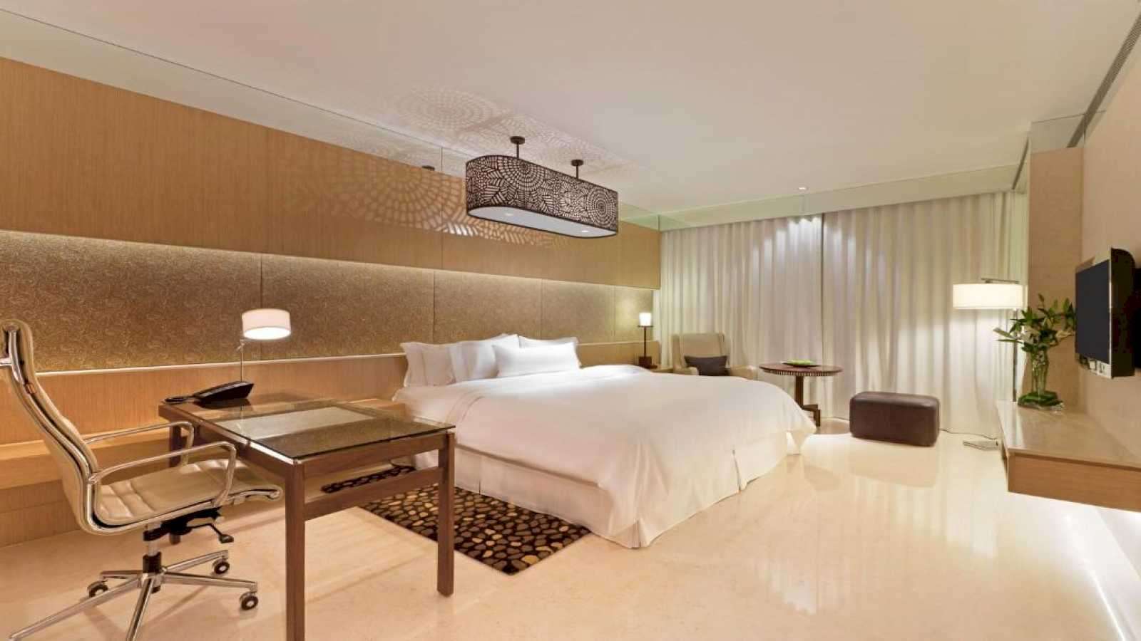 Club King Room